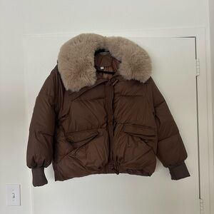 Luxurious Brown Puffer Jacket with Faux Fur Collar
